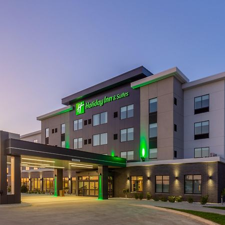 Holiday Inn & Suites Cedar Falls-Waterloo Event Ctr By Ihg Bagian luar foto