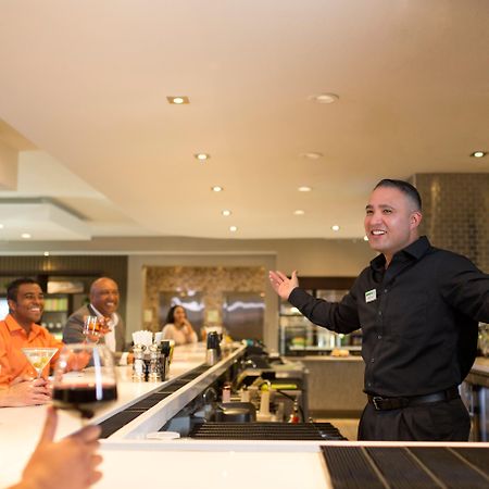Holiday Inn & Suites Cedar Falls-Waterloo Event Ctr By Ihg Bagian luar foto