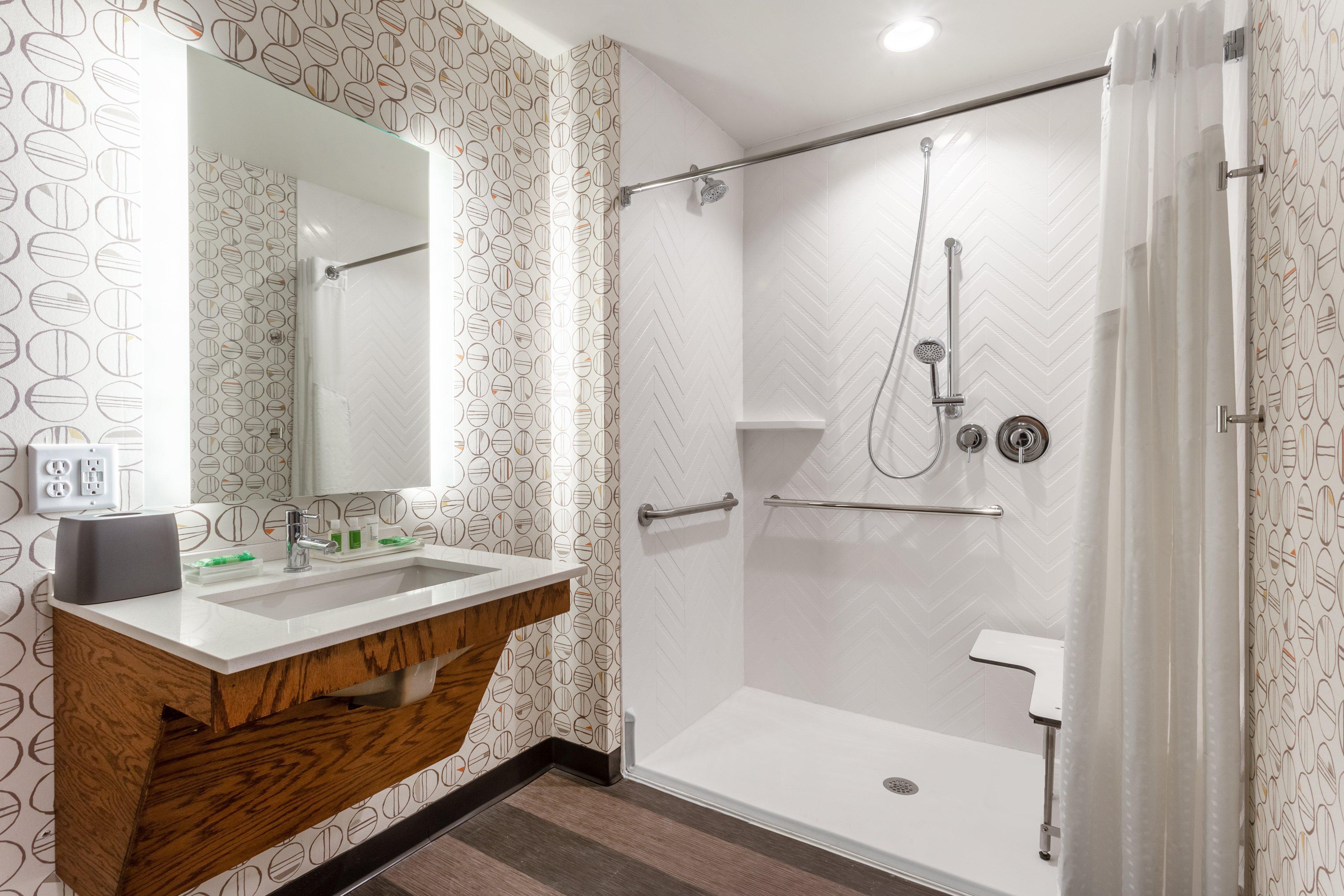 Holiday Inn & Suites Cedar Falls-Waterloo Event Ctr By Ihg Bagian luar foto