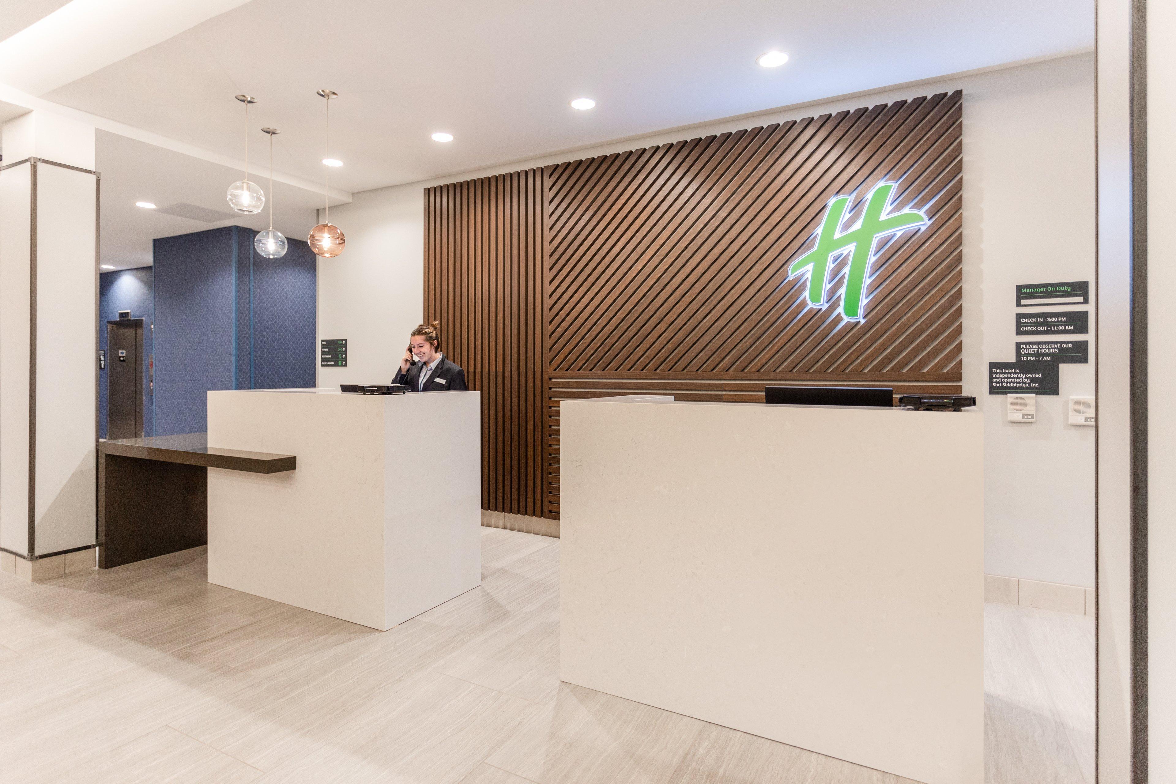 Holiday Inn & Suites Cedar Falls-Waterloo Event Ctr By Ihg Bagian luar foto