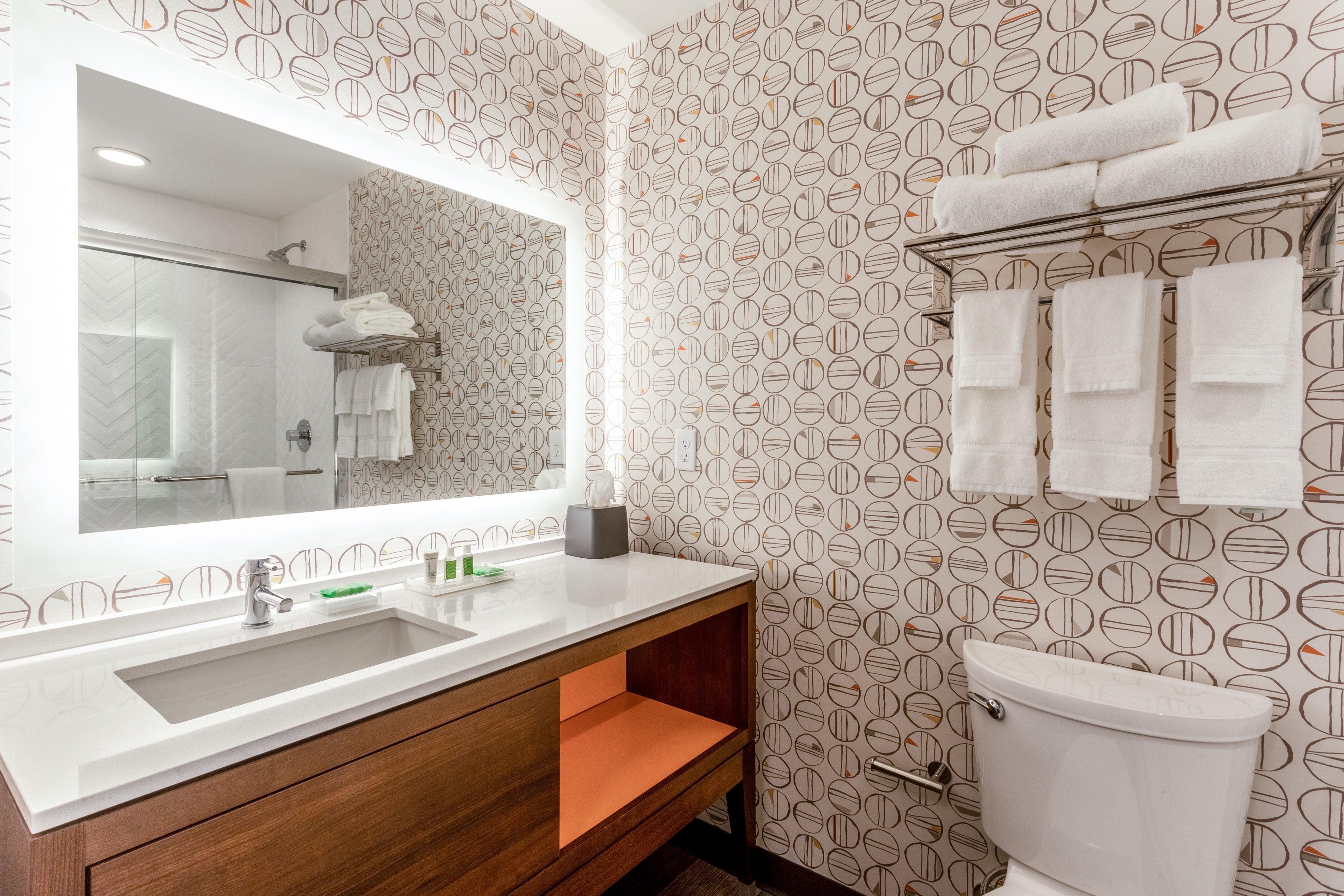 Holiday Inn & Suites Cedar Falls-Waterloo Event Ctr By Ihg Bagian luar foto
