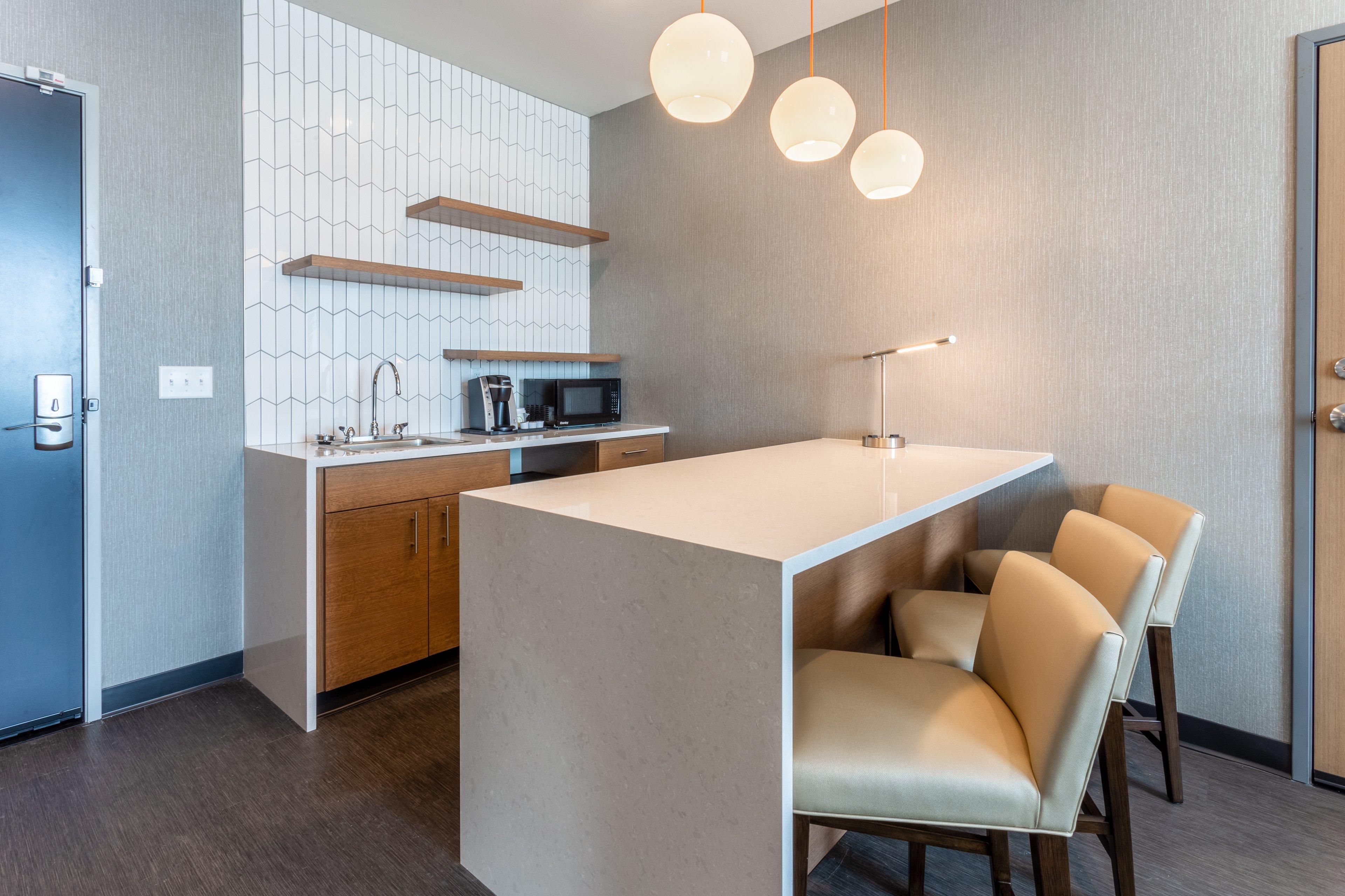 Holiday Inn & Suites Cedar Falls-Waterloo Event Ctr By Ihg Bagian luar foto
