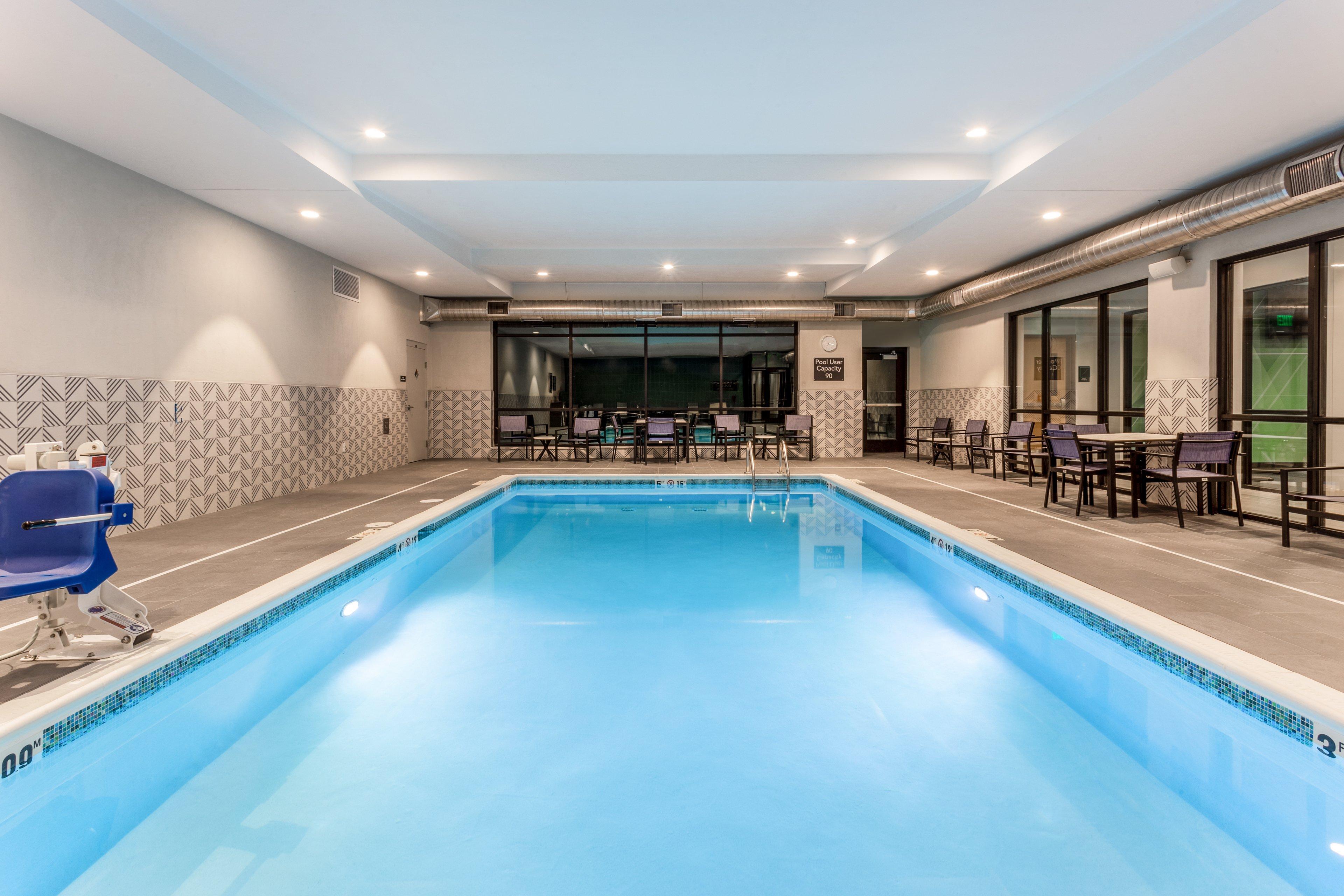 Holiday Inn & Suites Cedar Falls-Waterloo Event Ctr By Ihg Bagian luar foto