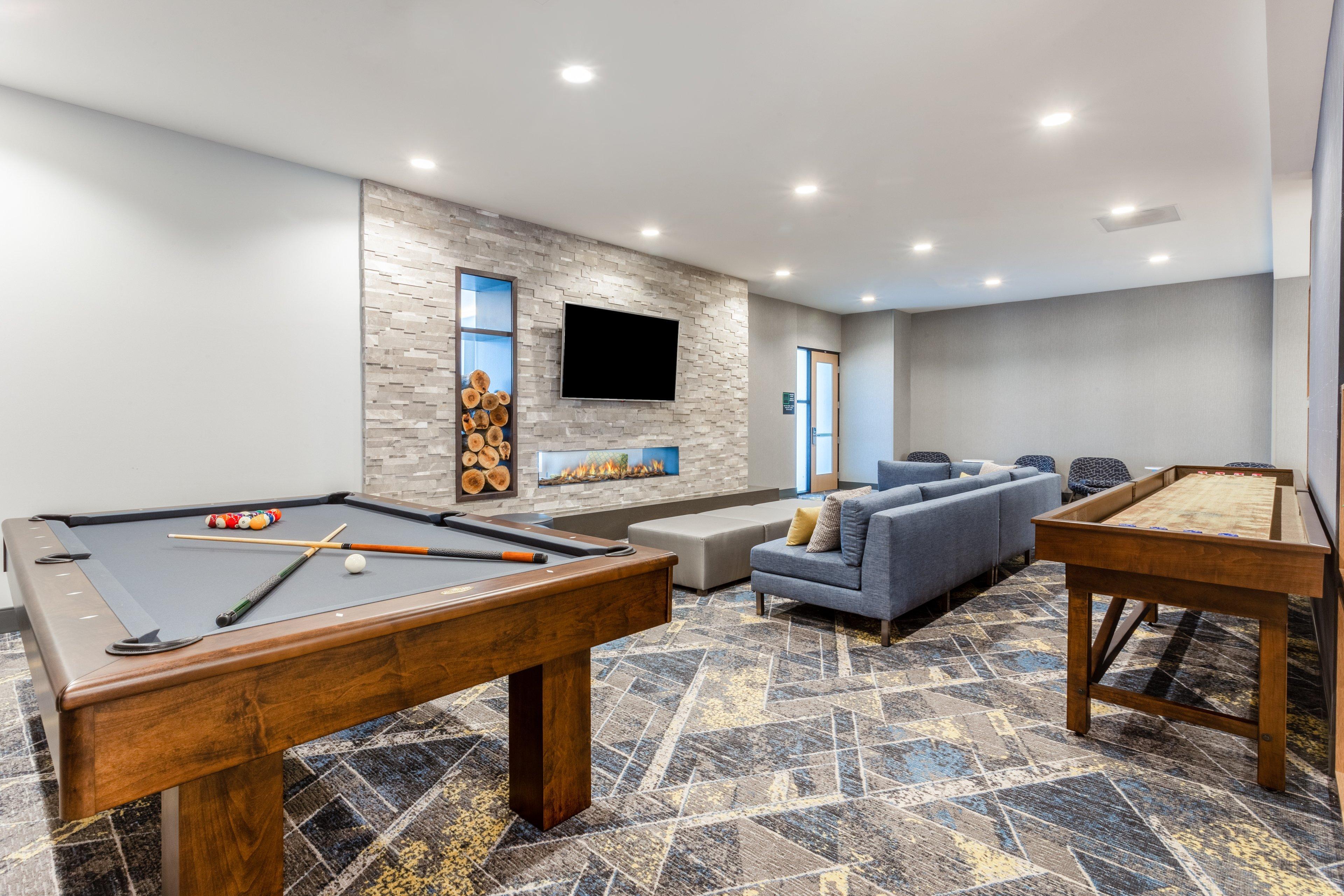 Holiday Inn & Suites Cedar Falls-Waterloo Event Ctr By Ihg Bagian luar foto