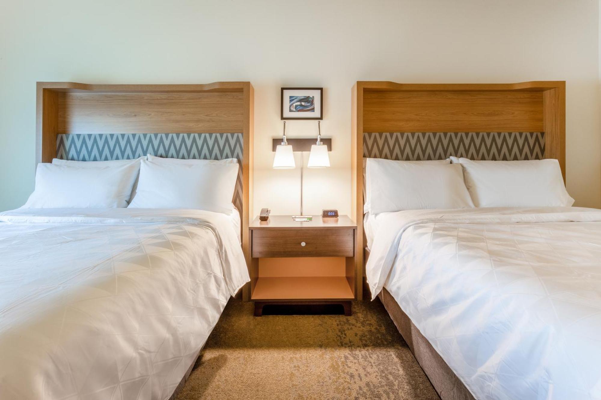 Holiday Inn & Suites Cedar Falls-Waterloo Event Ctr By Ihg Bagian luar foto